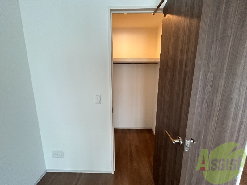 収納　収納はこちらのウォークインクローゼットをお使いください。