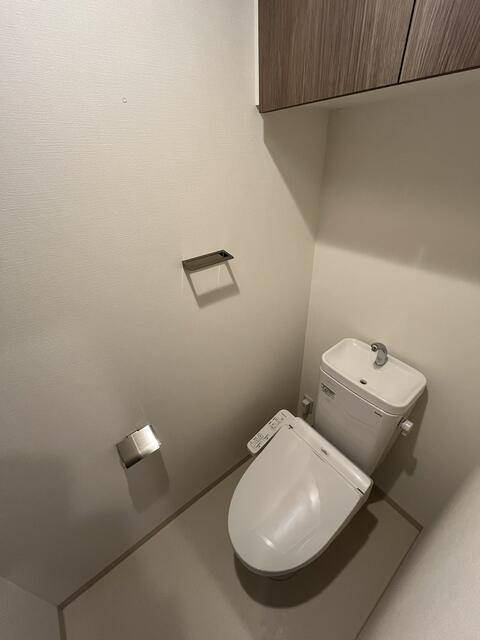 トイレ　温水洗浄便座です