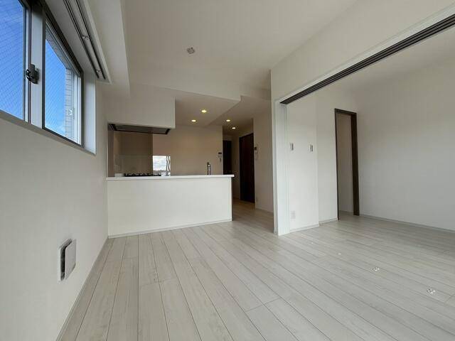 居室・リビング　南向きのお部屋です