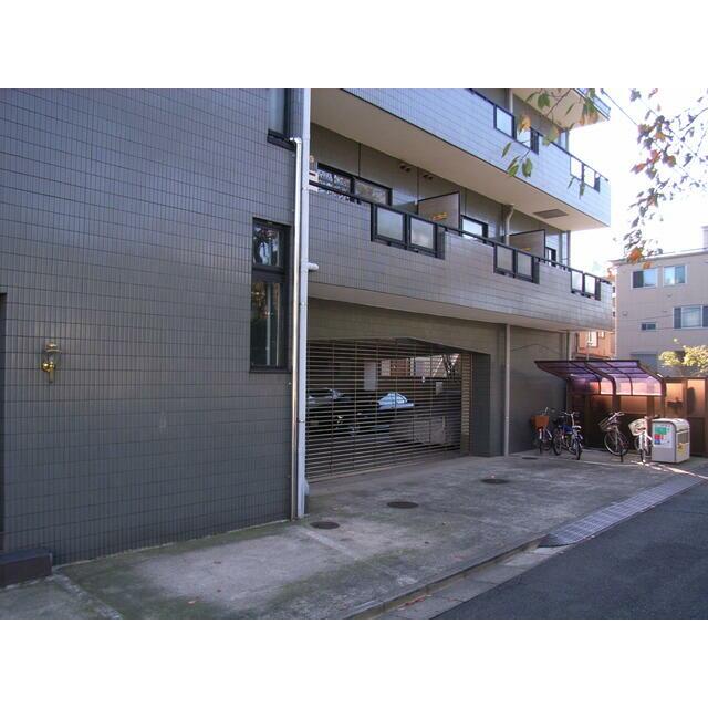 駐車場　屋外・白くなっている部分