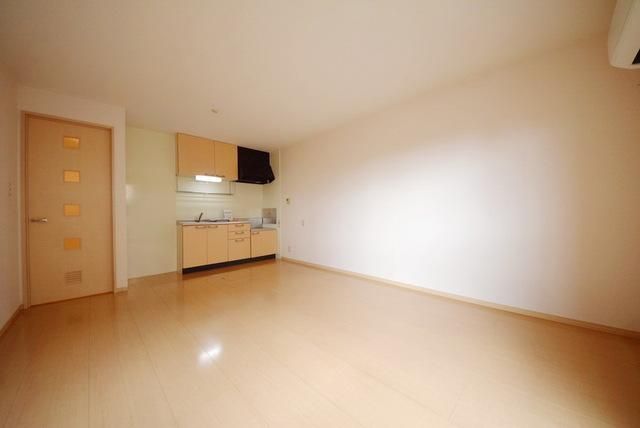 居室・リビング　開放的なリビングです♪