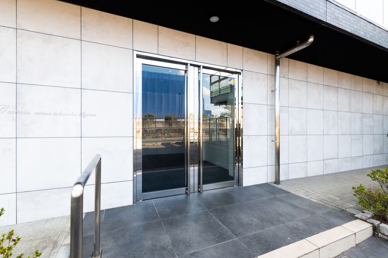 エントランス　☆明るい洋室☆