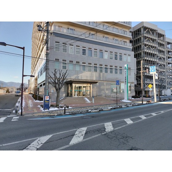 銀行　八十二銀行吉田支店（銀行）まで384m