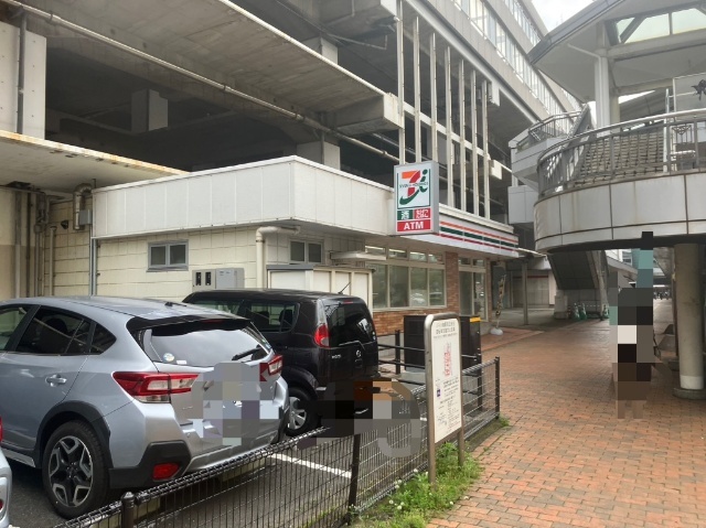 コンビニ　セブンイレブンハートインＪＲ小倉駅新幹線口東店（コンビニ）まで390m