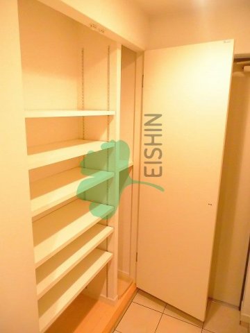 玄関　下駄箱もしっかりついてます！