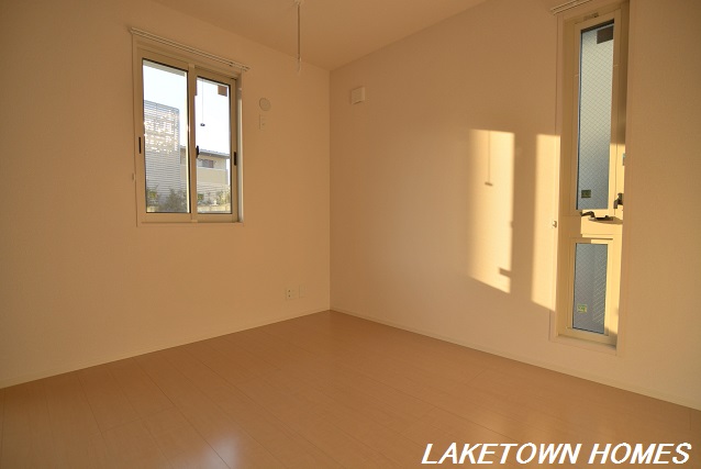 その他　南側５．２帖の洋室です。