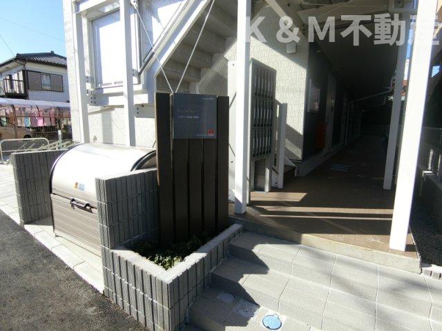 エントランス　落ち着いたエントランスです