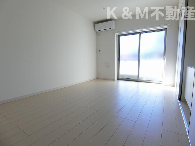 居室・リビング　こちらの居間で趣味の時間をお楽しみください