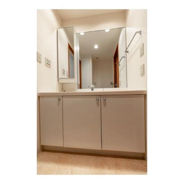 洗面設備　※写真は同タイプ住戸です。