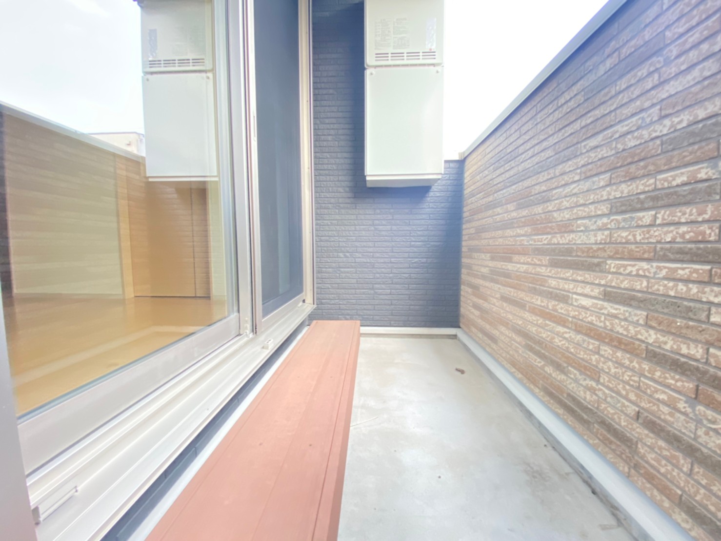 バルコニー　同建物別号室