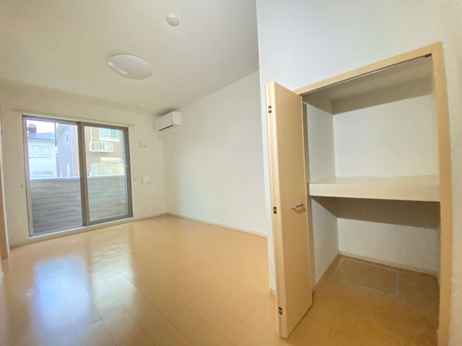 居室・リビング　同建物別号室