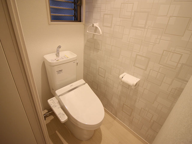 トイレ　※写真は同型タイプ、現況優先。
