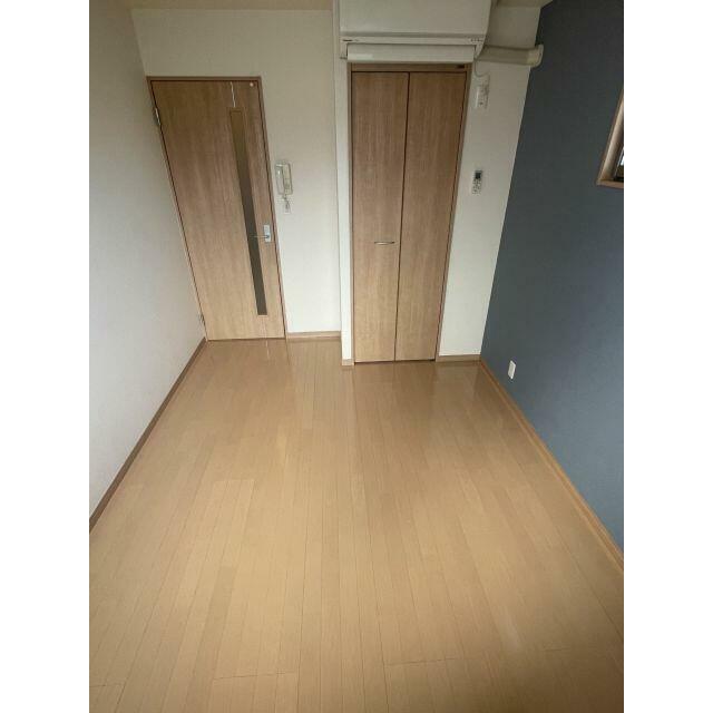 居室・リビング　洋室５．８帖・収納スペース有り