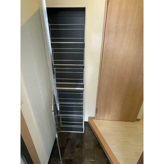 その他設備　玄関横シューズボックス有り