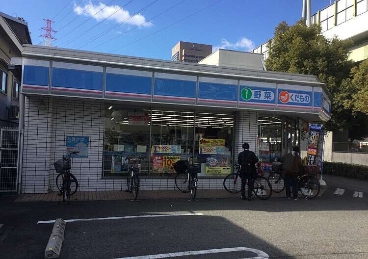 コンビニ　ローソン東大阪荒本駅前店（コンビニ）まで156m
