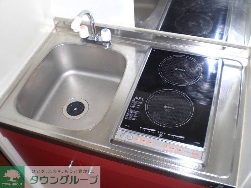 キッチン　電気コンロなので初めての一人暮らしでも安心です。