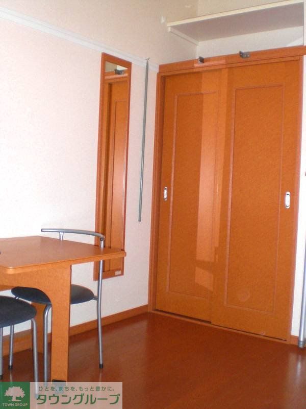 その他部屋・スペース　ポール付クローゼットなので大切なお洋服も皺になりません。