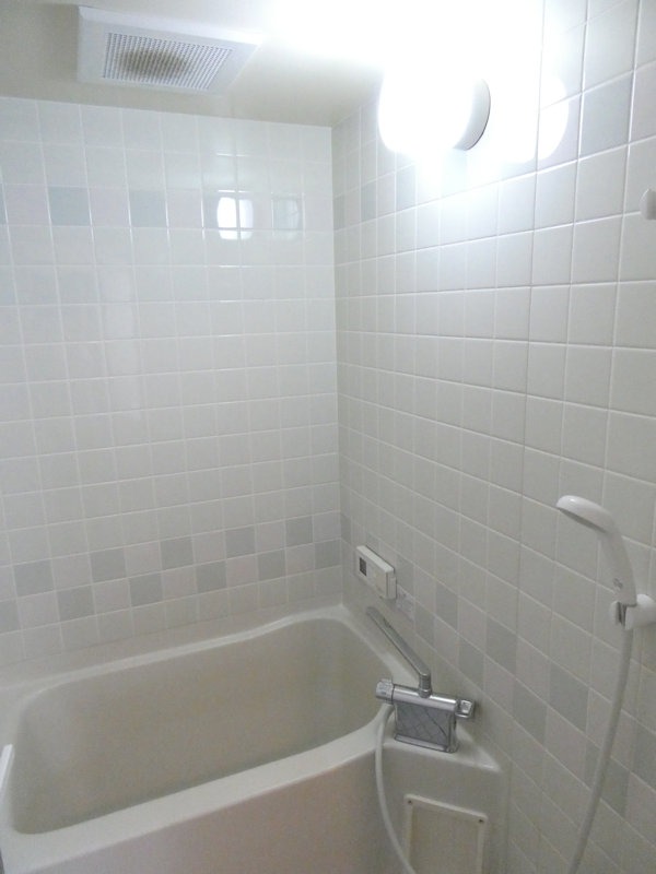 バス・シャワールーム　追焚き機能つきの快適バスルーム♪