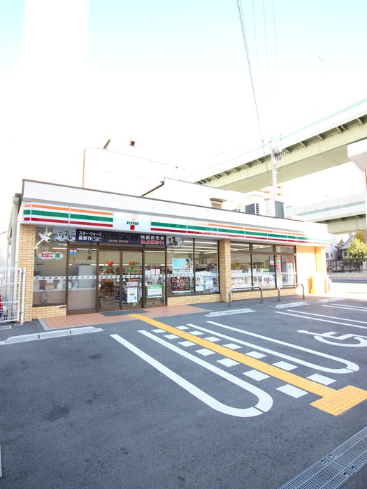 コンビニ　セブンイレブン立売堀五丁目店（コンビニ）まで62m