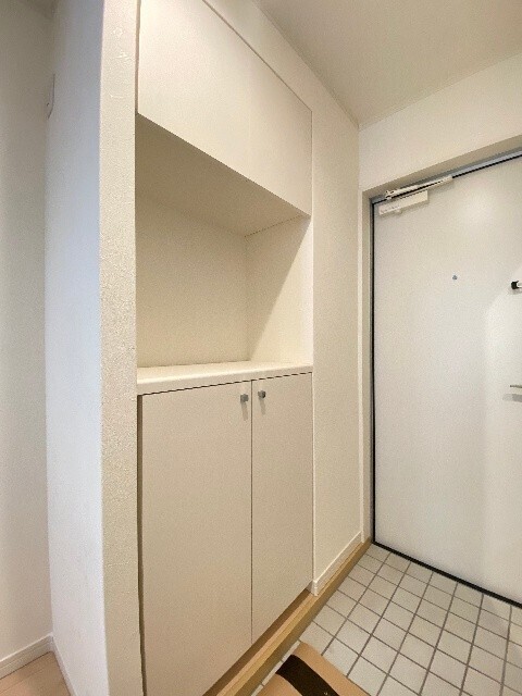 玄関　２０３号室の写真です