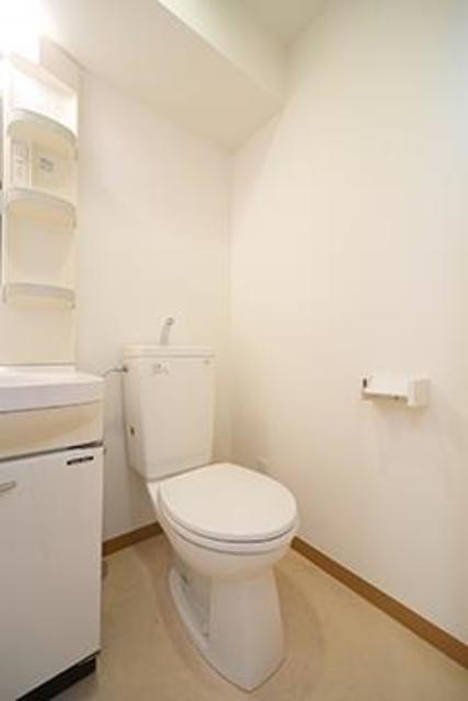 トイレ　※写真は同タイプ住戸です。