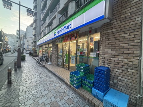 コンビニ　ファミリーマート 川崎本町一丁目店（コンビニ）まで72m