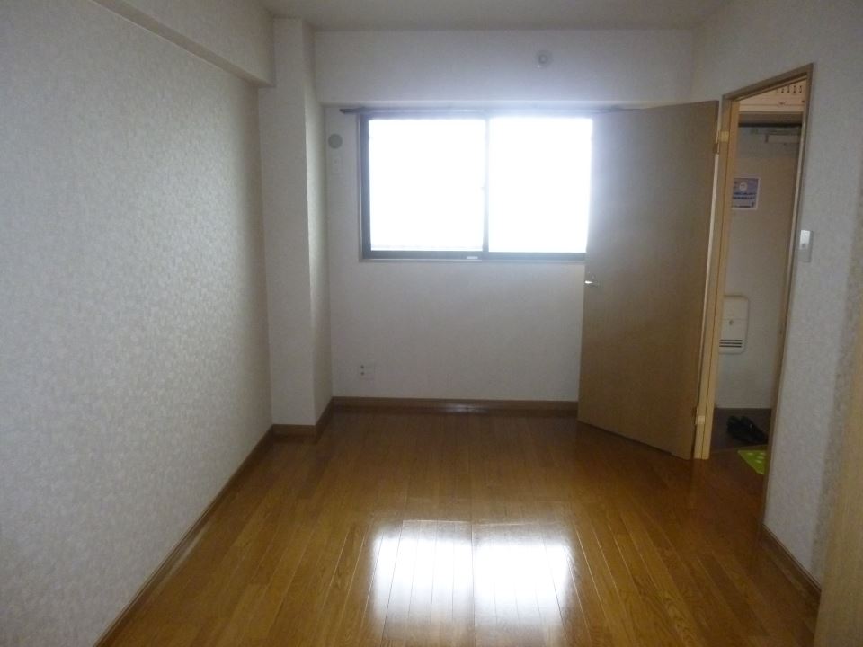 その他部屋・スペース　６畳の玄関側洋間