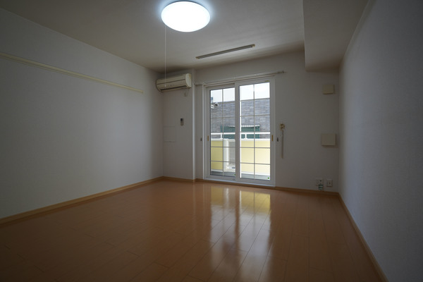 居室・リビング　同じ建物の別のお部屋