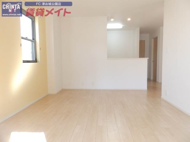 居室・リビング　同物件別室タイプ