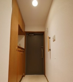 玄関　※別部屋参考写真