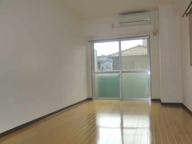 居室・リビング　南面向きで明るいお部屋です