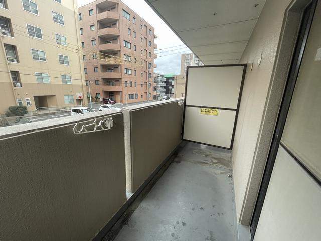 バルコニー　奥行、幅ともに広々空間