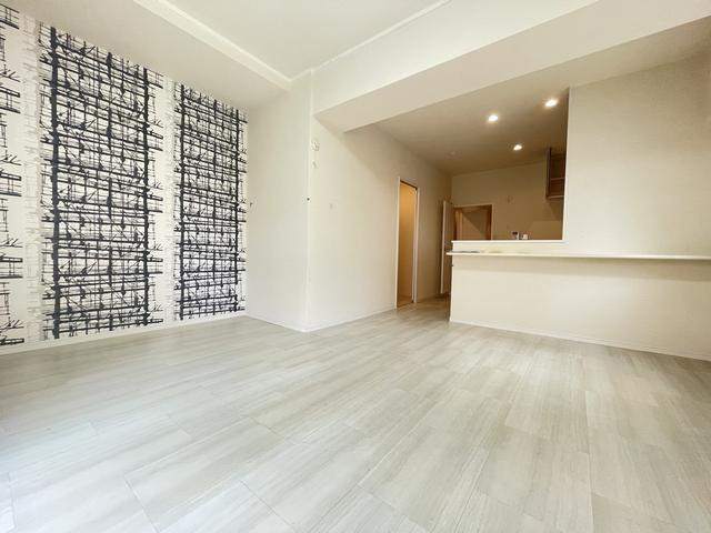 居室・リビング　リノベーション済みの広々リビング