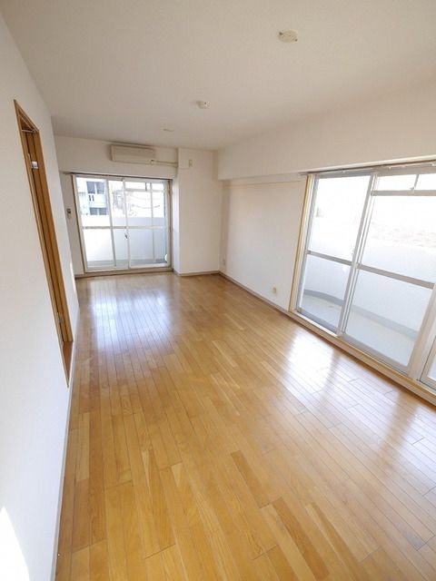 居室・リビング　★お問い合わせはタウンハウジング聖蹟桜ヶ丘店まで★