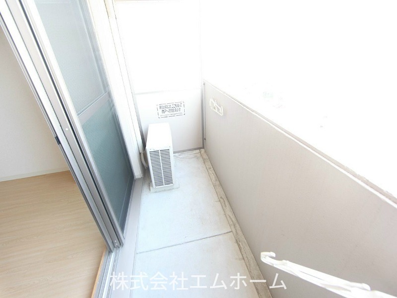 バルコニー　バルコニー　洗濯物が干せます