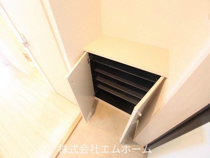 玄関　玄関　シューズボックス