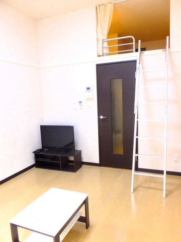 居室・リビング　家具家電付き♪