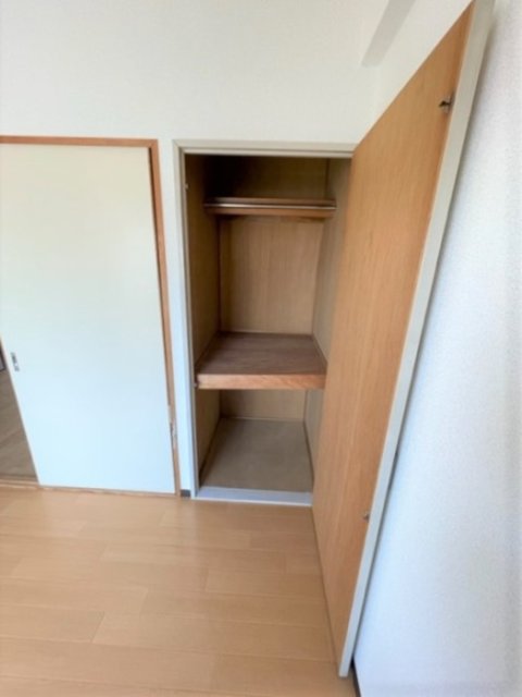 収納　同物件別号室の写真です。