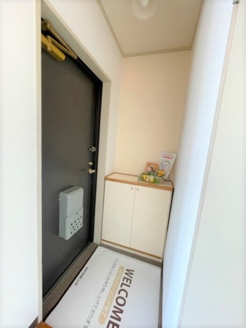 玄関　同物件別号室の写真です。