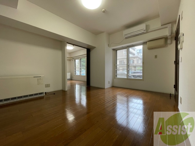 居室・リビング　エアコン付きなので夏でも快適なお部屋です！