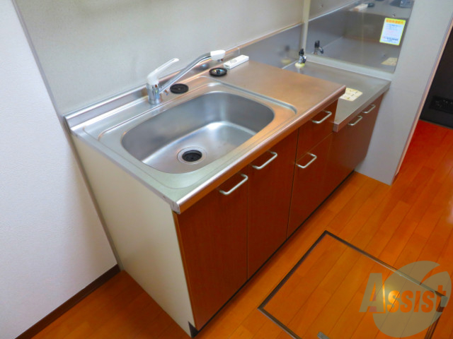 キッチン　キッチンはこんな感じで使い勝手が良さそう。