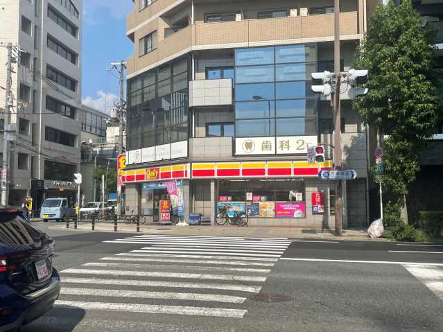 コンビニ　デイリーヤマザキ（コンビニ）まで154m