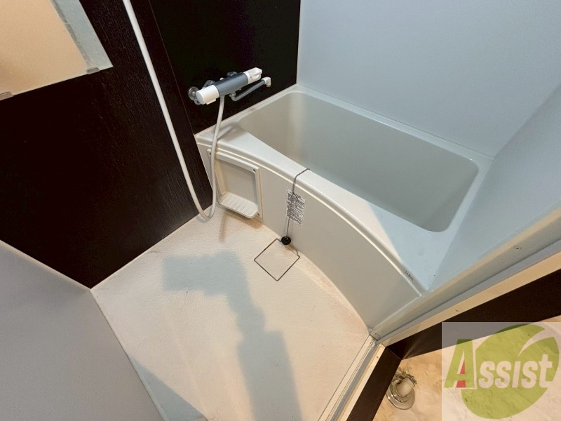 バス・シャワールーム　お風呂になります。一日の疲れを癒してくださいね。