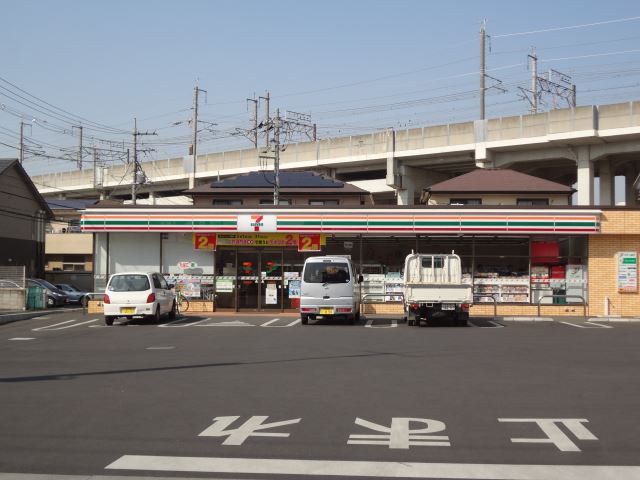 コンビニ　セブンイレブン（コンビニ）まで290m