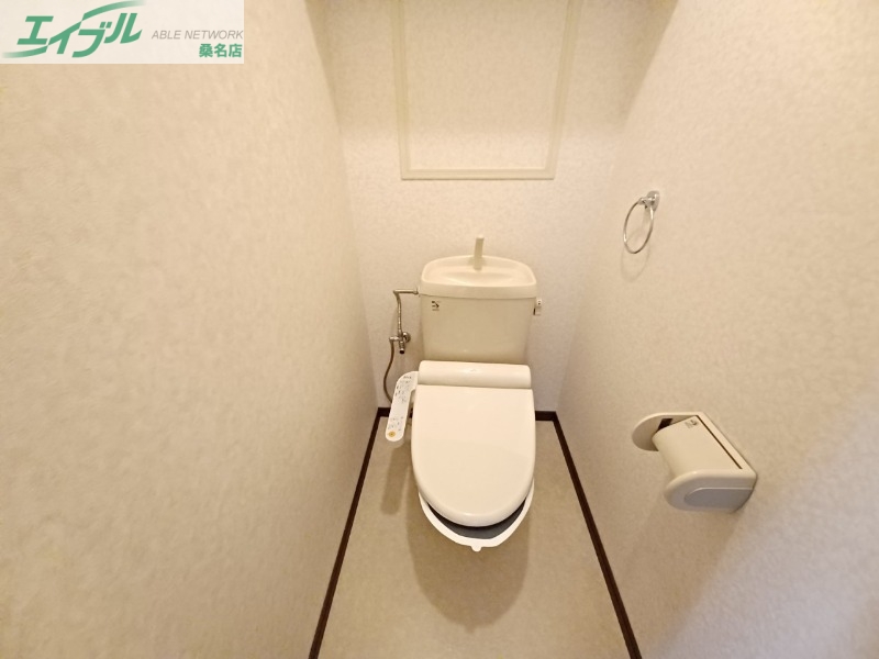 トイレ　同物件、別部屋写真です