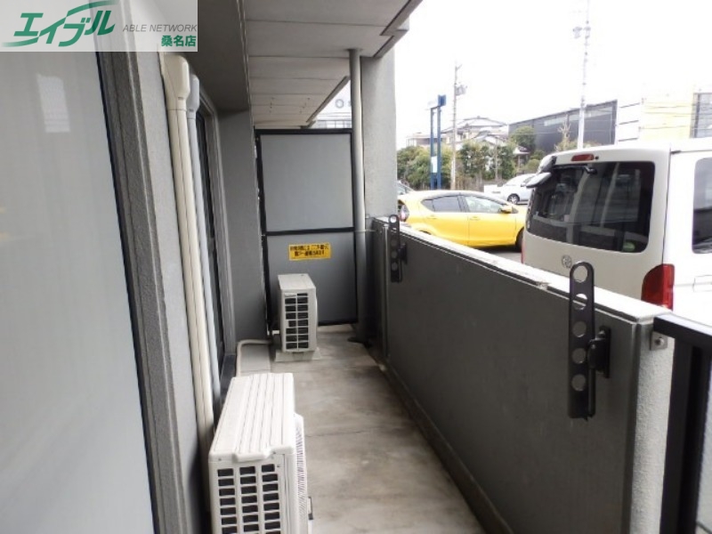 バルコニー　同物件、別部屋写真です