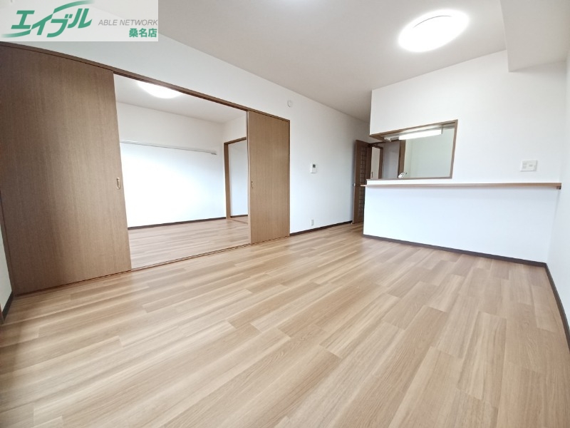 居室・リビング　同物件、別部屋写真です