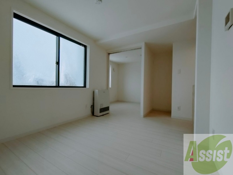 居室・リビング　白を基調とした明るい印象のお部屋になっています！