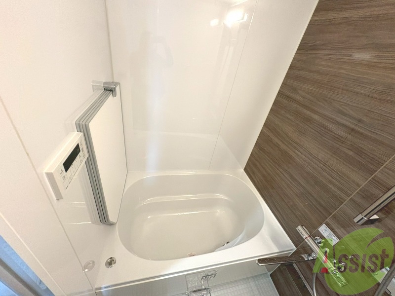 バス・シャワールーム　浴槽が広いので日々の疲れも癒されますね。