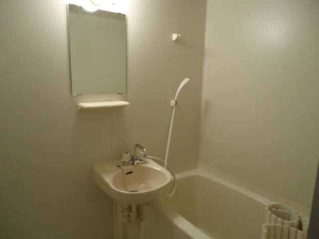 バス・シャワールーム　３０２：浴室